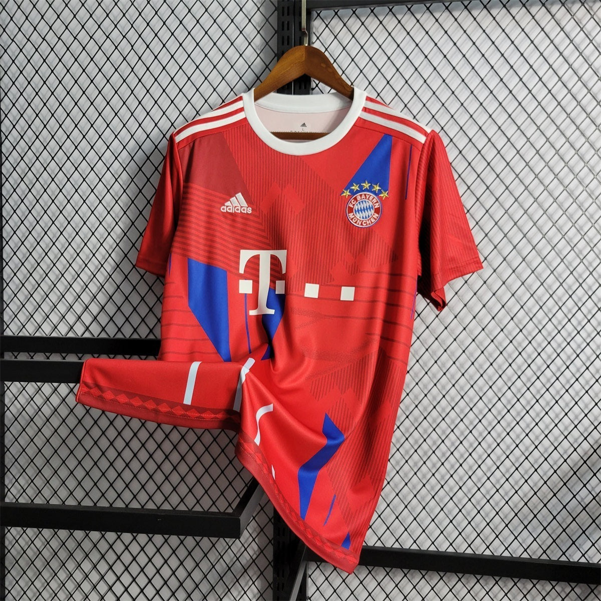 FC Bayern München Jersey 2022/23-(Custom Name & Number)   Ai trimis