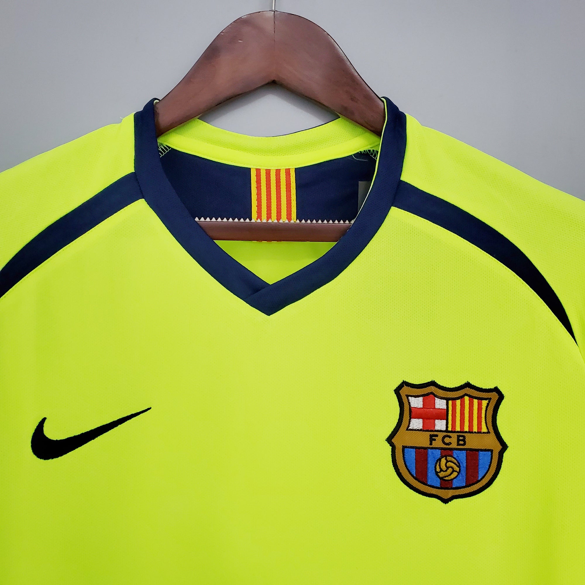 Retro Barcelona 2005/06 away