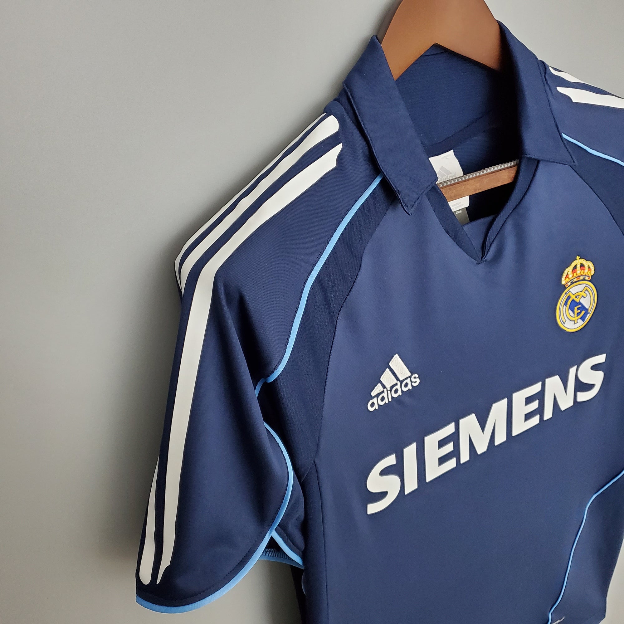 Retro 2005/06 Real Madrid Away