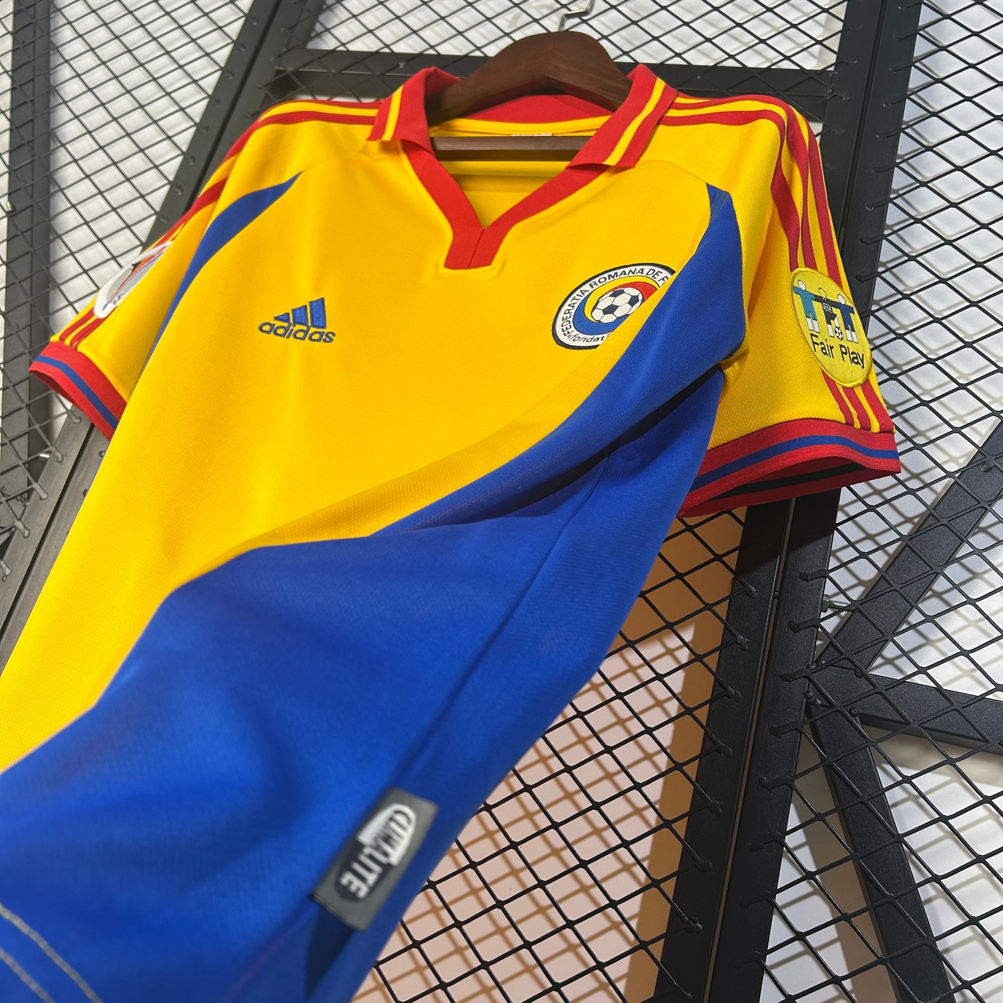 Retro 2000 Romania Home