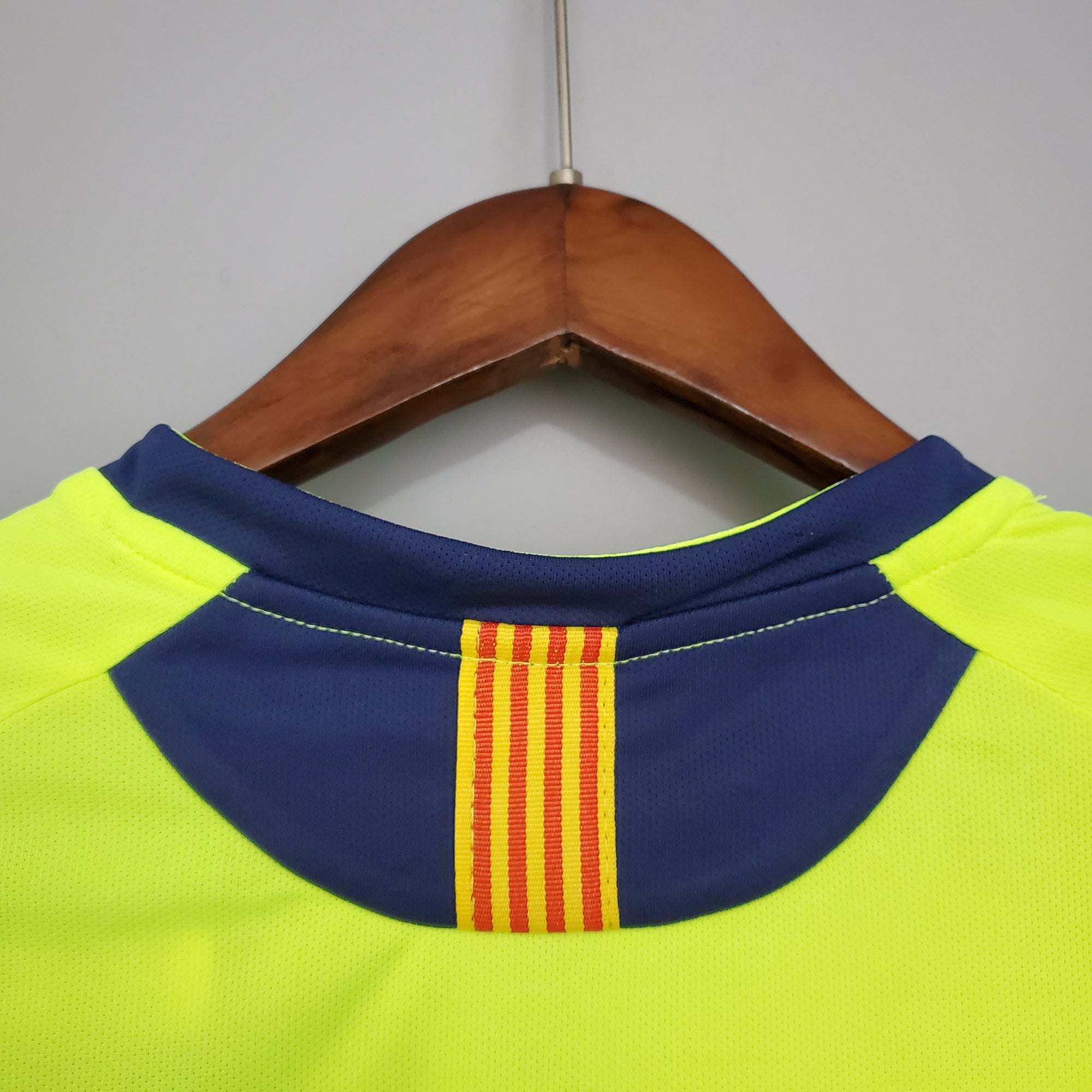 Retro Barcelona 2005/06 away
