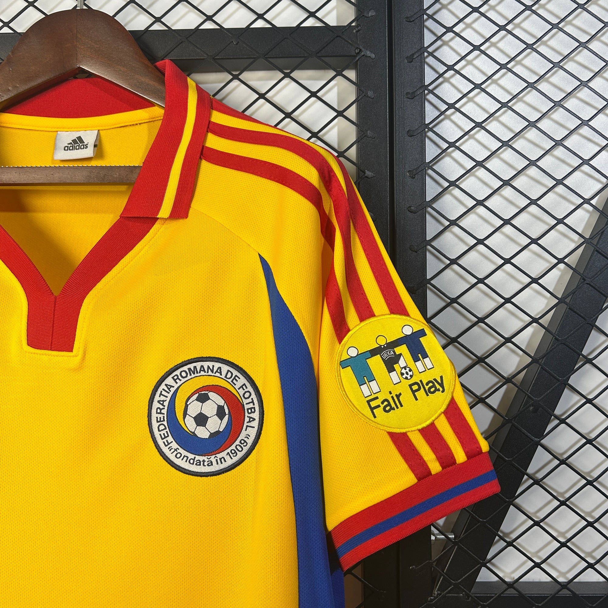Retro 2000 Romania Home
