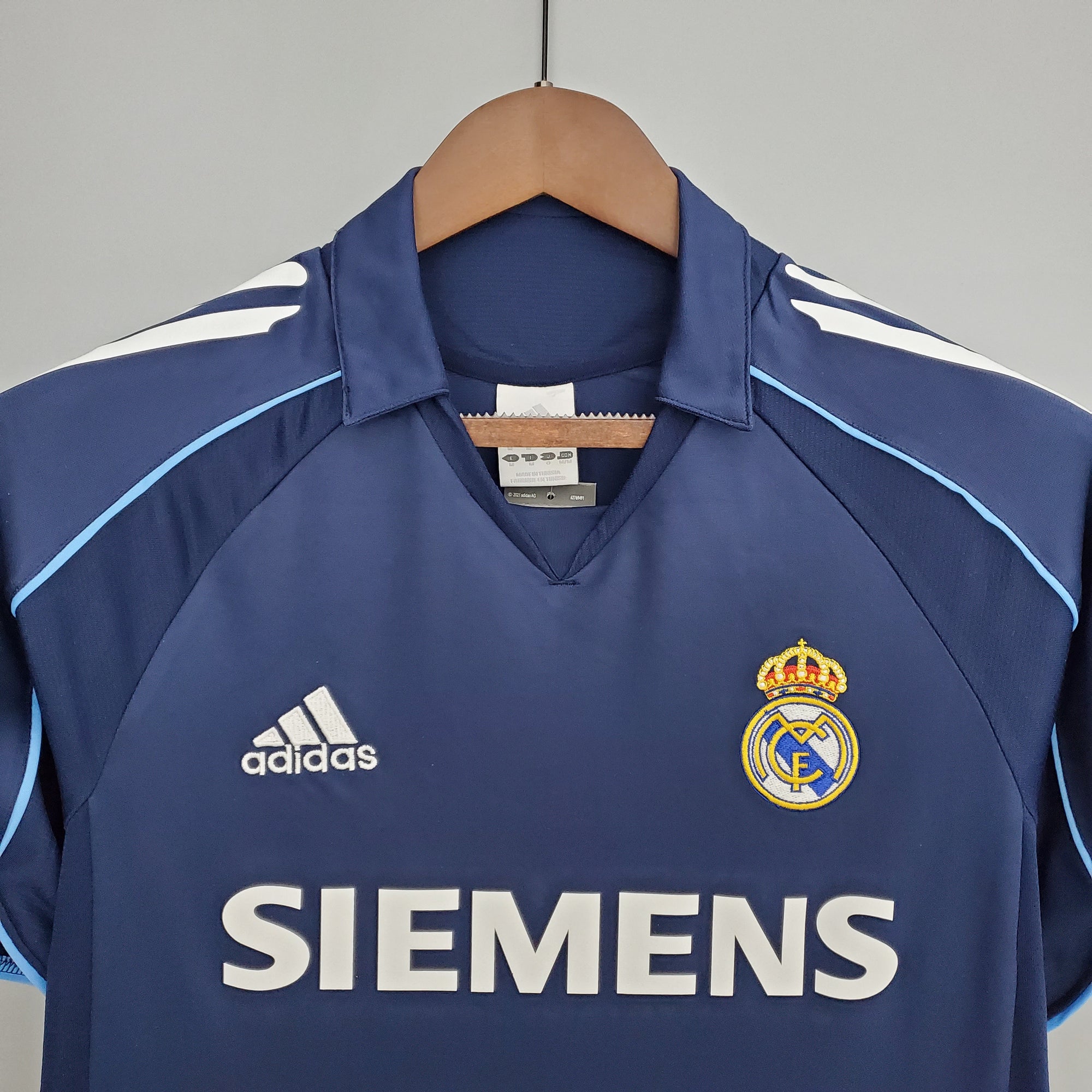 Retro 2005/06 Real Madrid Away
