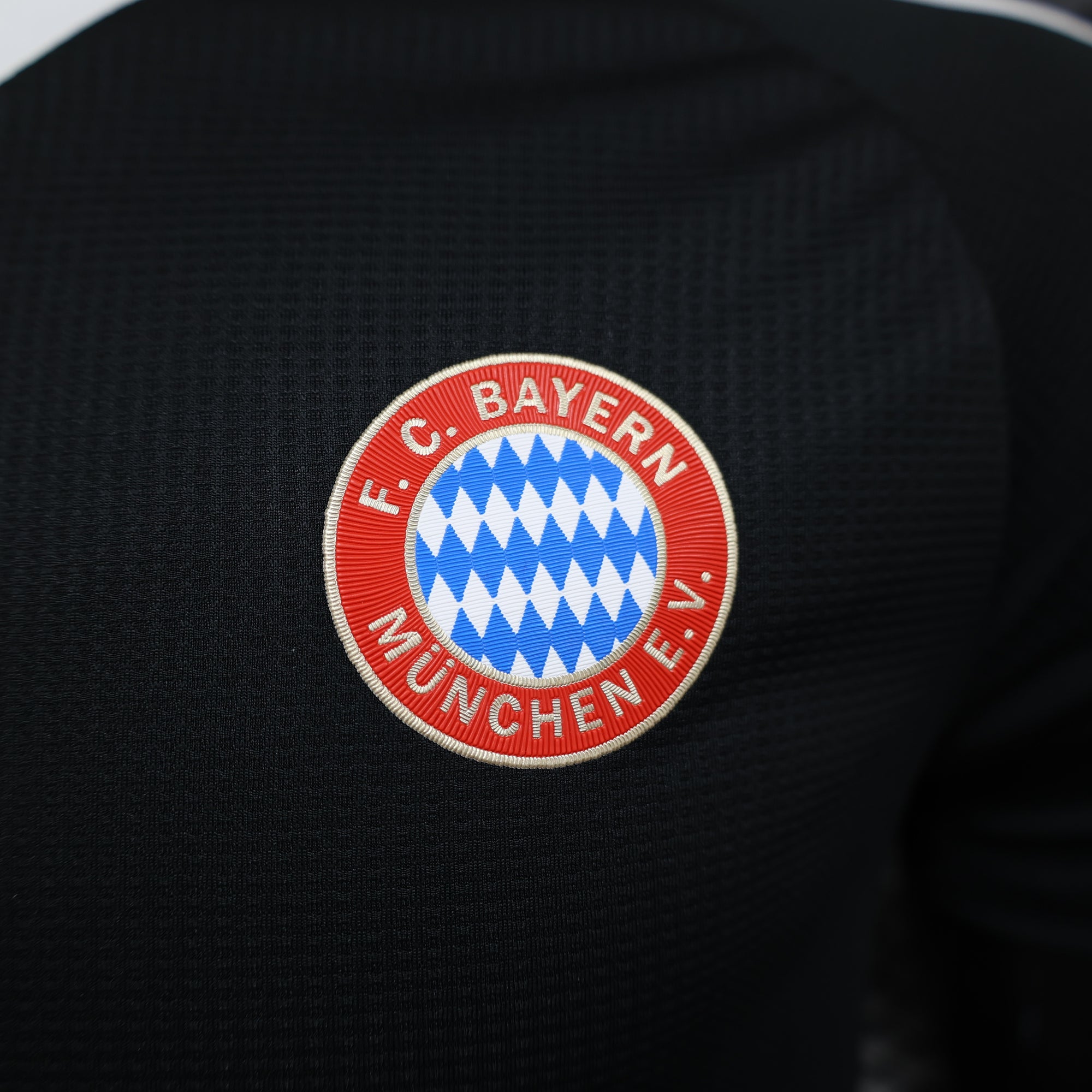 FC Bayern München Jersey 2024/25-(Custom Name & Number)   Ai trimis